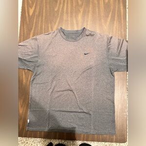 Men’s Nike T-shirt gray